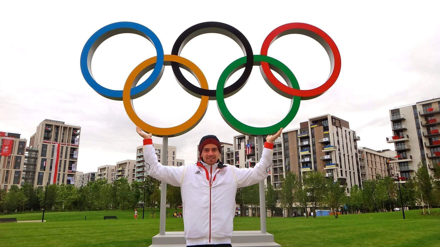 acupressão com o atleta olímpico Jonas Plass - ShaktiMat_en