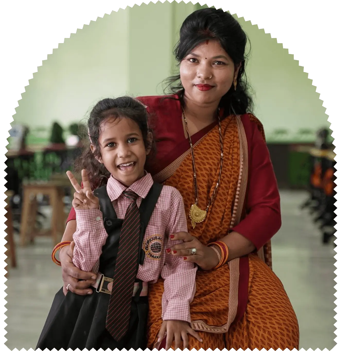 Female Empowerment ist uns wichtig. Deshalb unterstützen wir unsere Mitarbeiterinnen in Indien und deren Töchter.