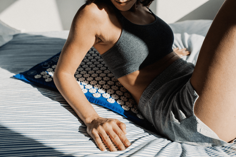 Fibromyalgia therapy with acupressure mat: exercises - ShaktiMat_en