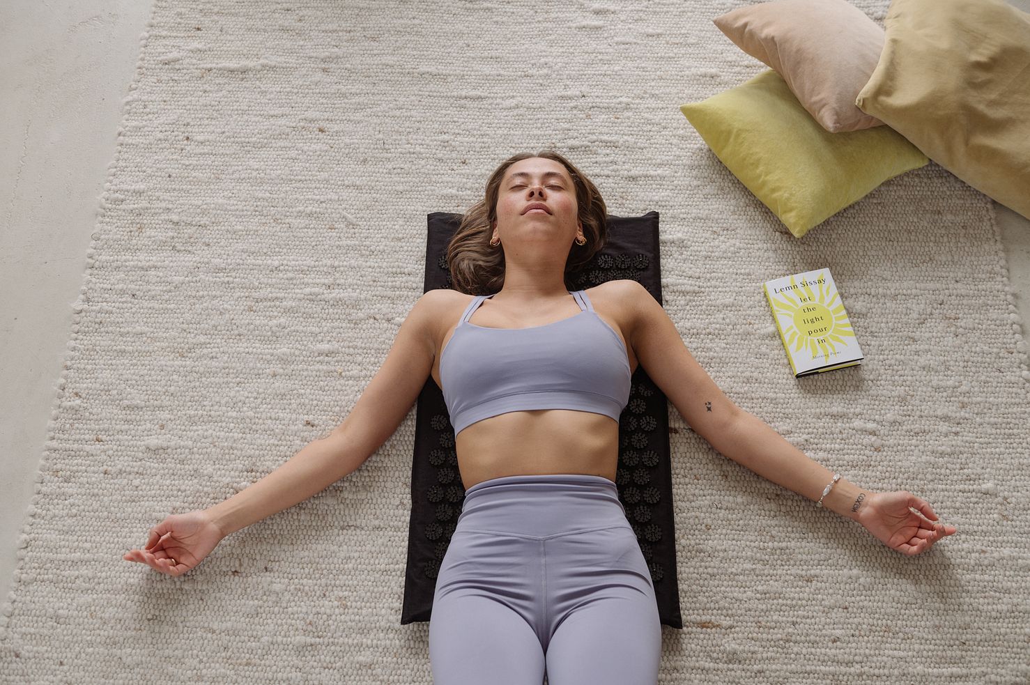 Exercices utiles & conseils d'acupressure en cas de douleurs à l'épaule